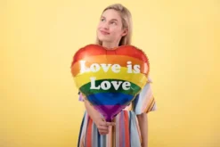 Rainbow "Love is Love" Hjerte Ballon, 35 cm