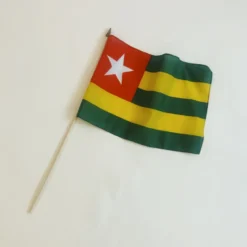 Togo Stofflag på Træpind, 30x45 cm